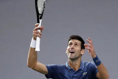 (VIDEO) Virus muči Novaka: NAJBOLJA REKLAMA ZA ŠUMEĆE TABLETE