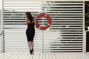 JEFTINO I EFIKASNO! Ovo zrnce vraćaj boju crnoj odeći