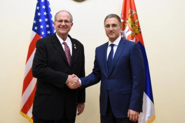 Stefanović i Ted Po: Saradnja srpske policije sa američkim agencijama na izuzetnom nivou