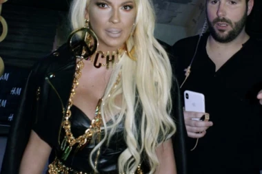 Estradni menadžer otkriva: Zbog najveće porno afere Karleušini nastupi skočiće i do 50.000 evra!