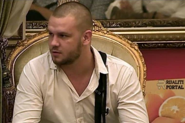 (FOTO 18+) Učesnik "Parova" pokazao polni organ!