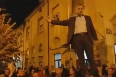 SULJA OPET LUDUJE: Sad mu krivi novinari