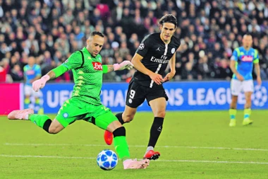 NAPOLI ŠALJE PSŽ U KANAL!