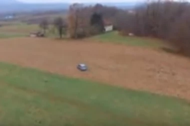 (VIDEO) BAŠ JE PAMETAN! Bosanac prešao preko livada i njiva, pa skratio kolonu na graničnom prelazu!