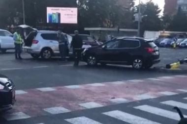 Lančani sudar kod Šumarskog fakulteta: Potpuni haos u Požeškoj, napravila se ogrmona kolona automobila