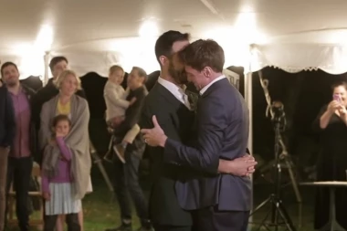 (VIDEO) Ova svadba je po mnogo čemu neobična, ali mladenački ples je pobedio!