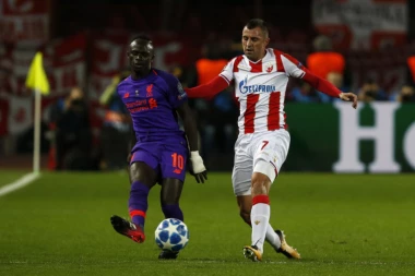 ZVEZDA LIVERPULA ČISTILA TOALET: Mane je zaslužio naklon do poda zbog ovog gesta!