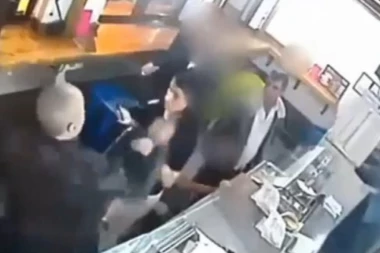 Identifikovan manijak iz lokala brze hrane: Iz čista mira pesnicama počeo da udarao dve Podgoričanke