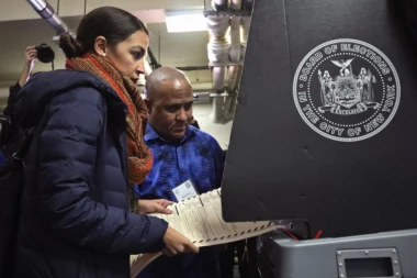 IZBORI ZA KONGRES U SAD: Veliki odziv birača, kvarovi na glasačkim mestima