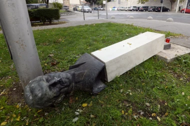 NOVI VANDALIZAM U HRVATSKOJ: Muškarac u Splitu srušio spomenik Končaru, završio u bolnici