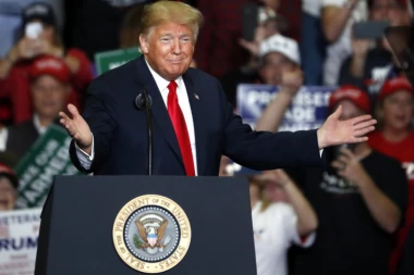 Tramp traži od Federalnih rezervi: Smanjite kamatne stope i ekonomija će biti kao raketa