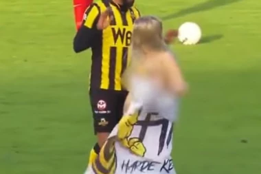(VIDEO) Gola utrčala na teren: KAKVE SU JOJ NAMERE BILE?