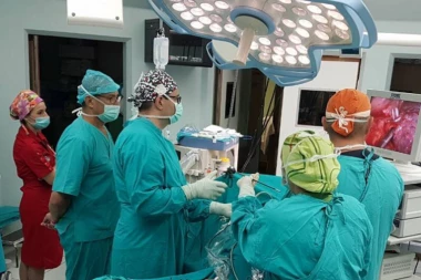 SPEKTAKULARAN PODVIG HIRURGA KLINIČKOG CENTRA: Pacijentu odstranili prostatu TEŠKU POLA KILOGRAMA!