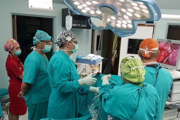 SPEKTAKULARAN PODVIG HIRURGA KLINIČKOG CENTRA: Pacijentu odstranili prostatu TEŠKU POLA KILOGRAMA!