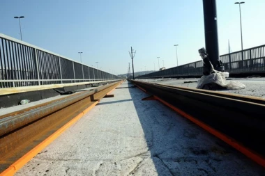 (FOTO) Most na Adi uskoro dobija tramvajske šine! Evo kada će biti u potpunoj funkciji