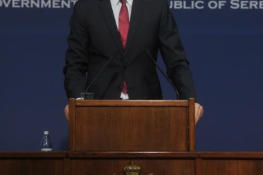 Đurić: Vesna Pešić dokazala da je politički ekstremista, SRAM JE BILO!