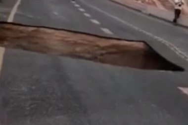 (VIDEO) Kad vidite šta je nevreme napravilo na putu - ZAPREPASTIĆETE SE!