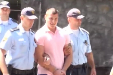 Ubicu Bosanca pustili iz ćorke na mesec dana da bi CEPAO DRVA! Šta mislite - je l' se vratio?!