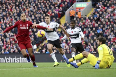 LIVERPUL PREBOLEO ZVEZDU: Mitroviću poništen ČIST gol, Salah pogodio iz kontre