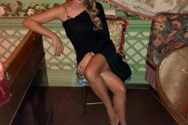 Hedonizam i u ovoj godini: Marijana Mateus na PLAŽI nazdravlja početku 2021!