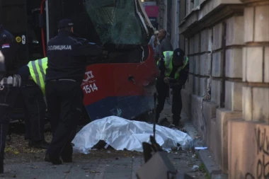 HOROR U BEOGRADU! Tramvaj čoveku odsekao noge