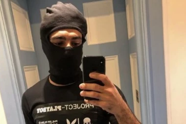 (FOTO) Zbog poraza na Marakani? Zvezda Liverpula nosi fantomku da ga ne prepoznaju!