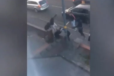 (VIDEO) Krvavi pir! Monstrumi brutalno pretukli mladića: Udarali ga mačetom i čekićem po glavi