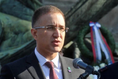 Nebojša Stefanović otkiva: Šiptari koferima para kupuju Interopl!