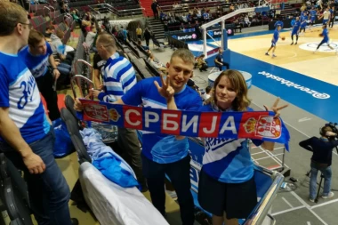 (FOTO) REPUBLIKA U SANKT PETERSBURGU: Ovo je dokaz da Rusi obožavaju Srbiju!