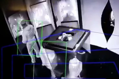 SRPSKI PINK PANTER NASAMARIO HRVATE: Iskoristio ovu staru foru, pa pobegao policiji