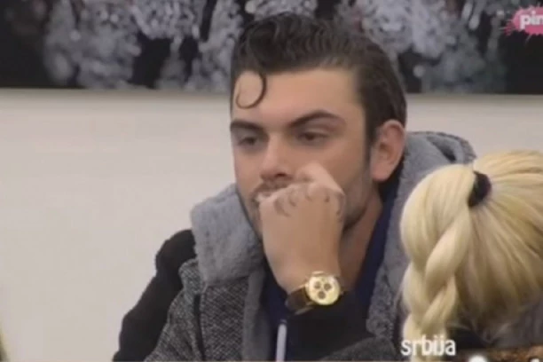 (FOTO) OSEDEO PREKO NOĆI: Toma Panić se pojeo zbog sina!