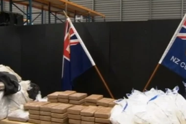 (VIDEO) SPREČENA OGROMNA ŠTETA: Vozio 190 kila kokaina među bananama, policija ga uhvatila!