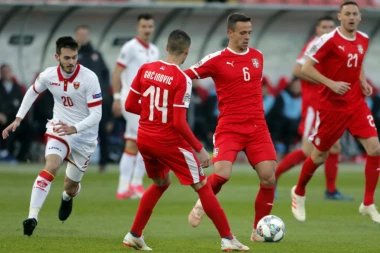 (FOTO) Transparent preko cele tribine ulepšao sportski ambijent!