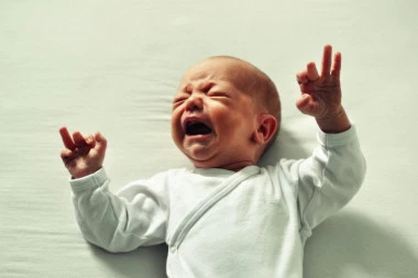 (FOTO) DA LI JE OVO NAJGLUPLJA MAMA NA SVETU? Planirala da bebi namaže grudi izmetom da ne bi plakala!