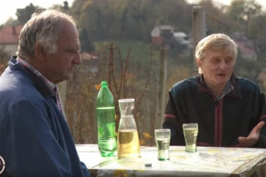 (VIDEO) Bizarna priča o drugarstvu: Pijani Hrvat zapalio prijatelja, pa svađu "ugasili" špricerom