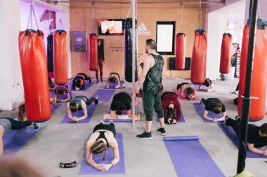 VIŠE OD 500 ŽENA TRENIRALO UZ VRHUNSKE INSTRUKTORE: Održani besplatni treninzi joge, pilatesa, kik boksa i spininga