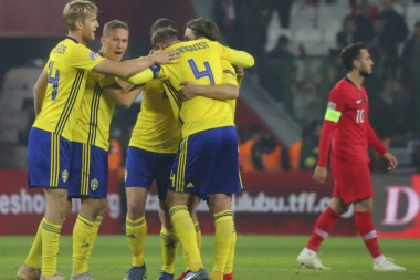 TRESE SE STARI KONTINENT: Superzvezda se VRAĆA INTERNACIONALNOM FUDBALU!