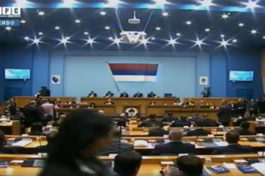 (VIDEO) DODIK POLAŽE ZAKLETVU: Svečana sednica Narodne skupštine u RS