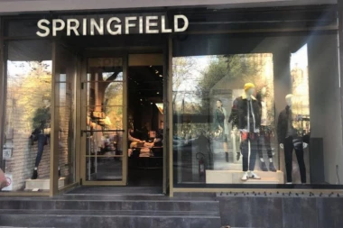 BEOGRAĐANI ZATEČENI: Ispred izloga poznatog butika postavljene metalne bodlje. Svi se pitaju zašto?!