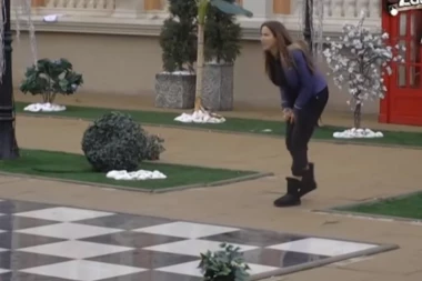 (VIDEO) Moskva puca po šavovima: Urlala na sav glas, pretila batinama!