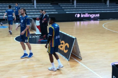 (VIDEO) Raspoloženi Enis zaplesao pred Zvezdu!