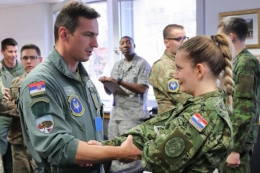 (FOTO) Ovo je srpski pilot koji je zadivio NATO kolege!