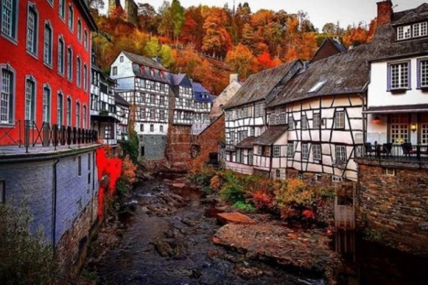 (FOTO) LEGENDA ODLAZI U ISTORIJU: Vlast uklanja ČUVENU turističku atrakciju!