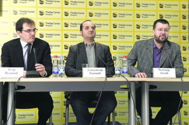 Crnogorski ministar tvrdi: Nema zabrane ulaska za intelektualce iz Srbije