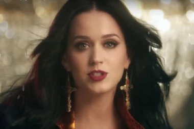 Otkud se one poznaju? Nećete verovati koja glumica će krstiti dete Kejti Peri!