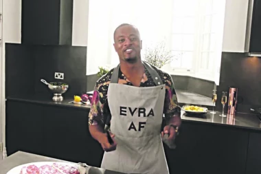 EVRA BOLESNIK OLIZAO ĆURKU!