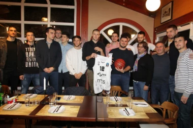 ZAJEDNO ZA ŽIVOT: Trinkijeri na humanitaranu večeru poveo iznenađenje