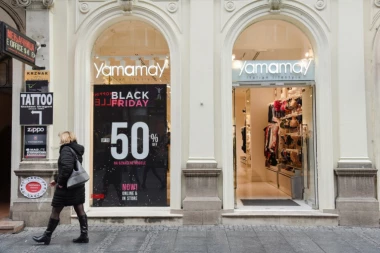 CRNI PETAK: Šoping groznica u radnjama u Srbiji - popusti do 60 odsto!