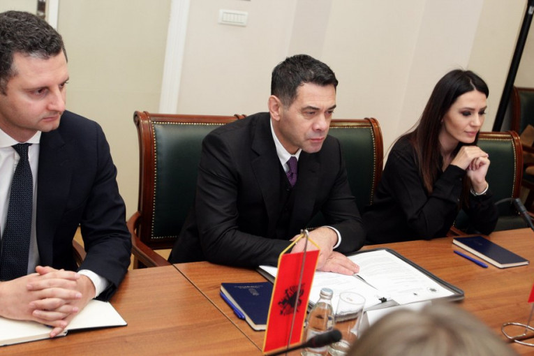Šiptari bez saveznika: Albanska vlada PROTIV povećanja taksi za srpsku robu!