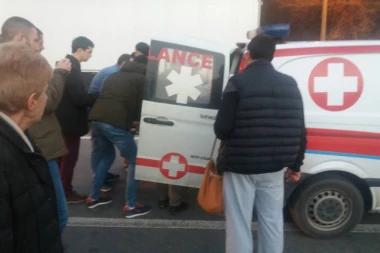 Šiptarski teror sve jači: Drže autobus sa Srbima na Jarinju satima, ženi pozlilo, hitno hospitalizovana!